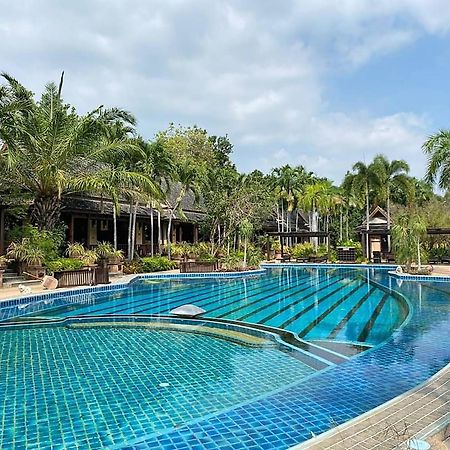 Botany Beach Resort Pattaya Na Chom Thian Buitenkant foto