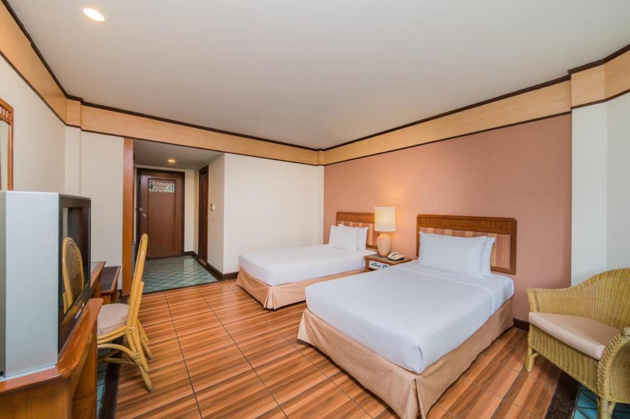 Botany Beach Resort Pattaya Na Chom Thian Buitenkant foto