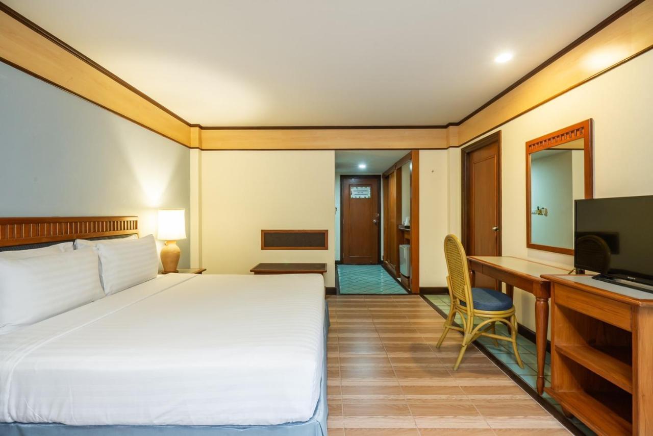Botany Beach Resort Pattaya Na Chom Thian Buitenkant foto