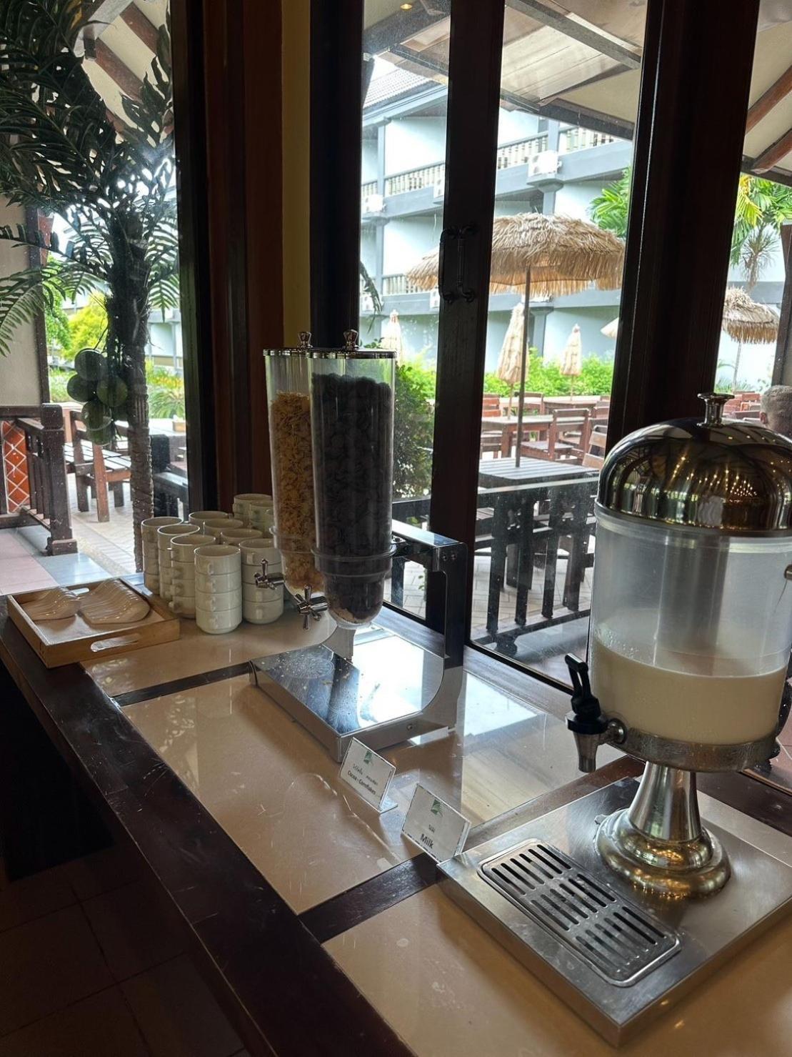 Botany Beach Resort Pattaya Na Chom Thian Buitenkant foto